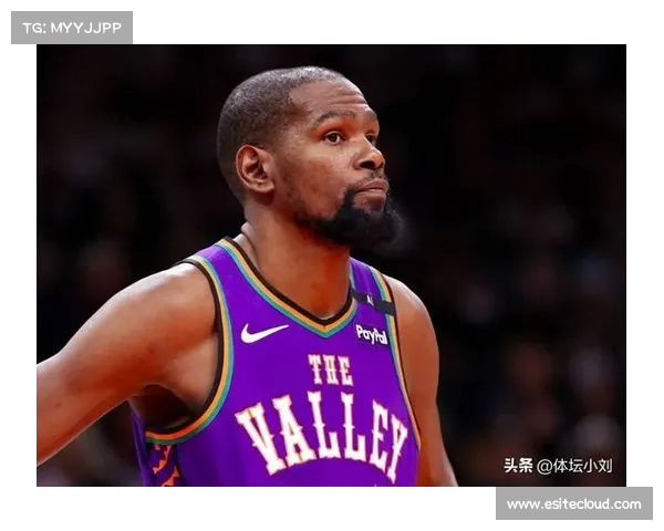 杜兰特曝蕾哈娜看比赛难集中精力：她在旁边简直让人分心(杜兰特怼蕾哈娜)