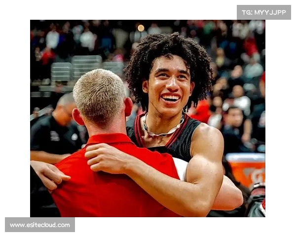 魔仙哥麦凯恩首次展示美甲技巧：从克拉克森学到的秘密